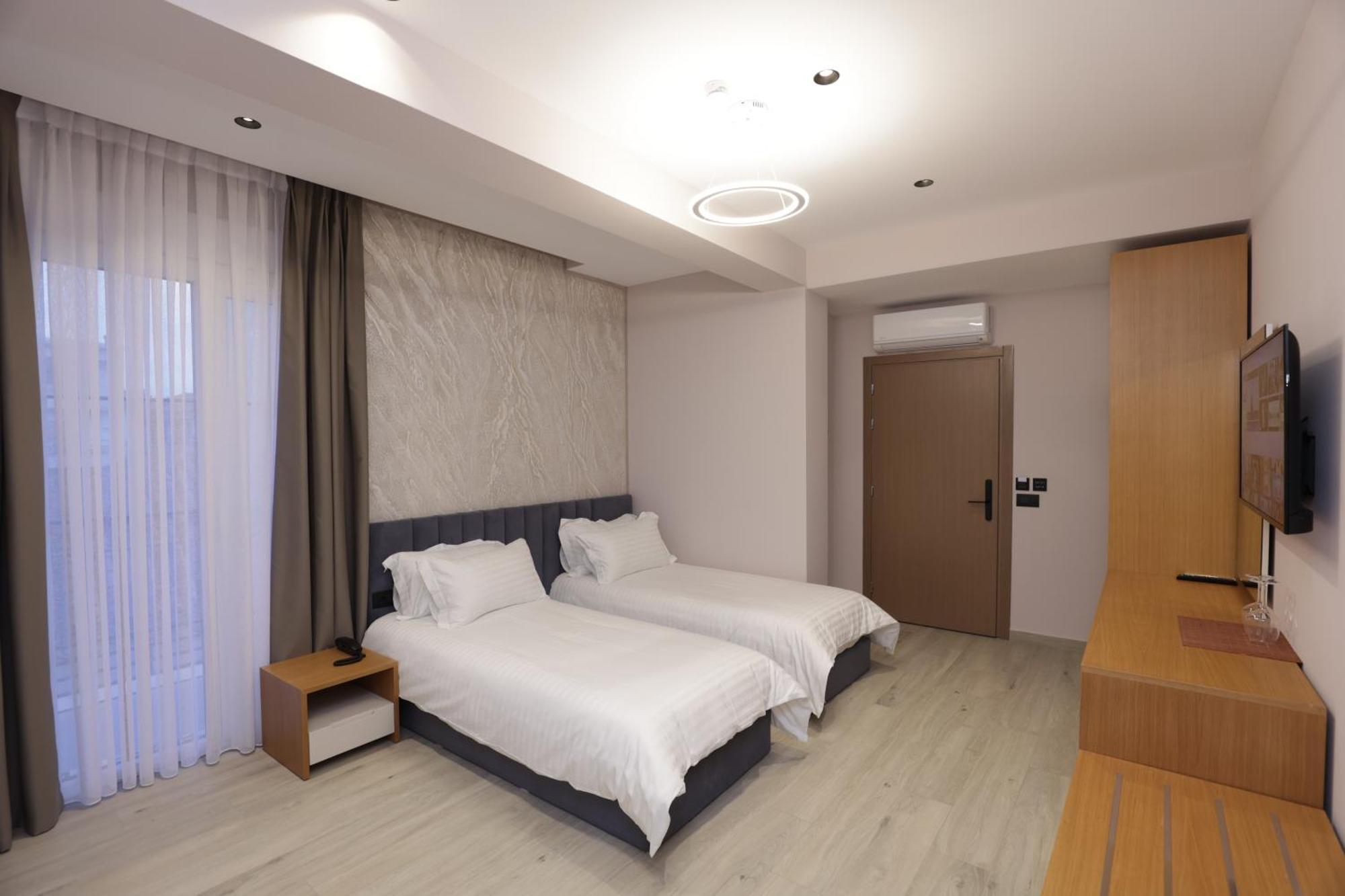 Residence Inn Hotel Tiranë Ngoại thất bức ảnh